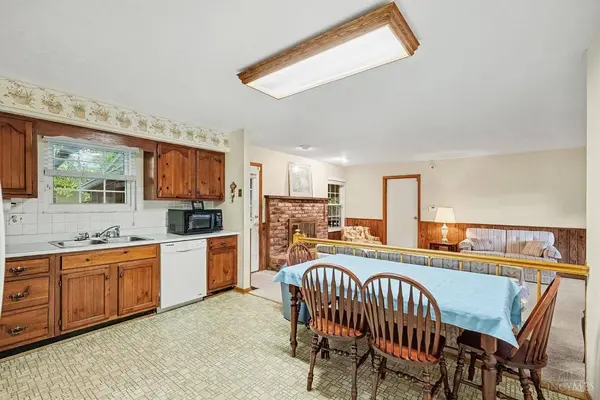 8253 Lake Ridge Dr, West Chester, OH 45069