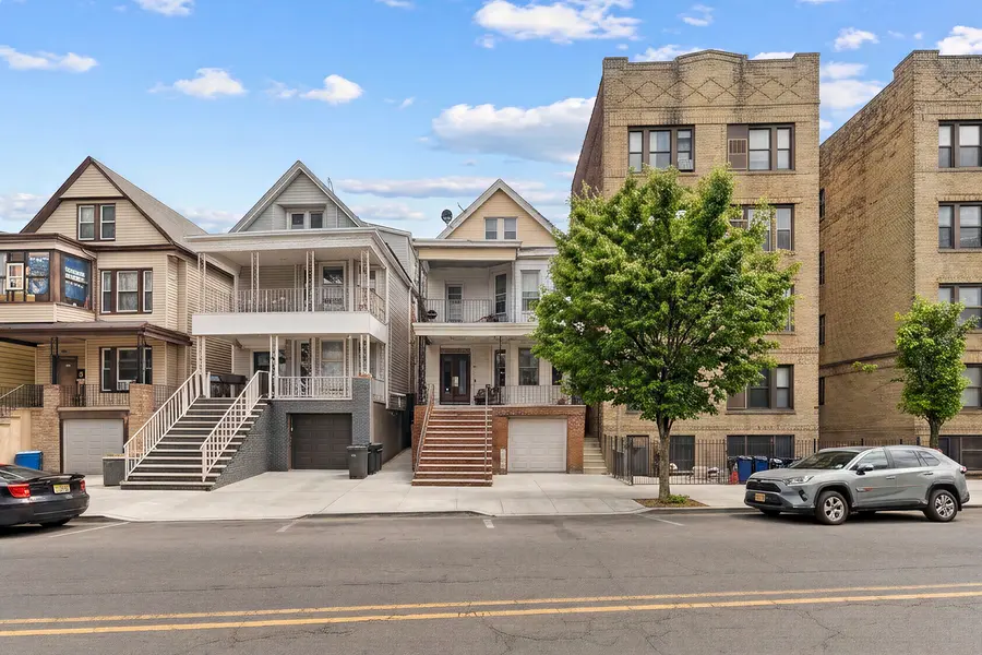166 Bergen Ave, Jersey City, NJ 07305-1505