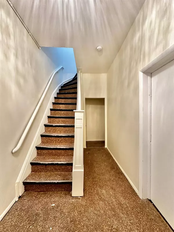 60 HOPKINS AVE, Jc Heights, NJ 07306