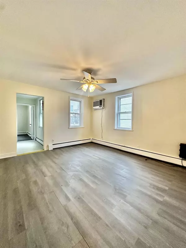 60 HOPKINS AVE, Jc Heights, NJ 07306