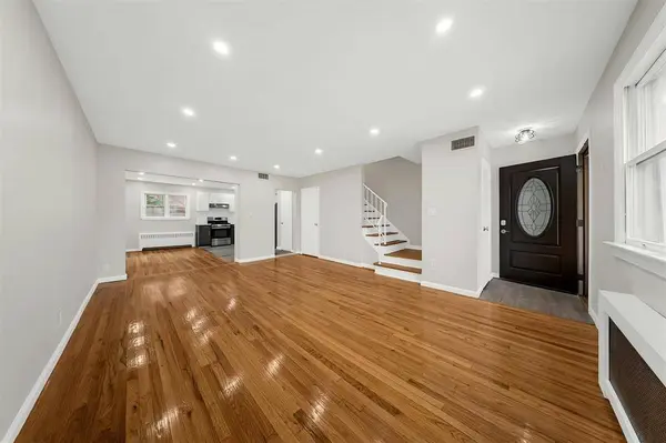 54 COLLEGE ST, Jc West Bergen, NJ 07305