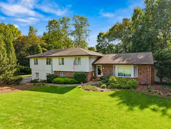 7 Saddle Brook Dr, Ho-ho-kus, NJ 07423-1315