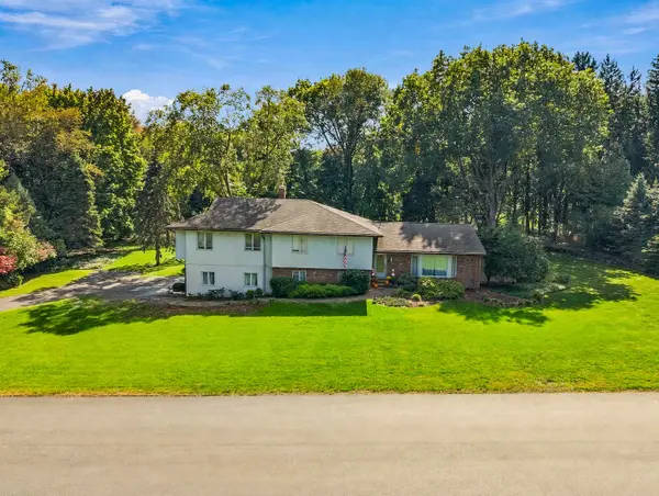 7 Saddle Brook Dr, Ho-ho-kus, NJ 07423-1315