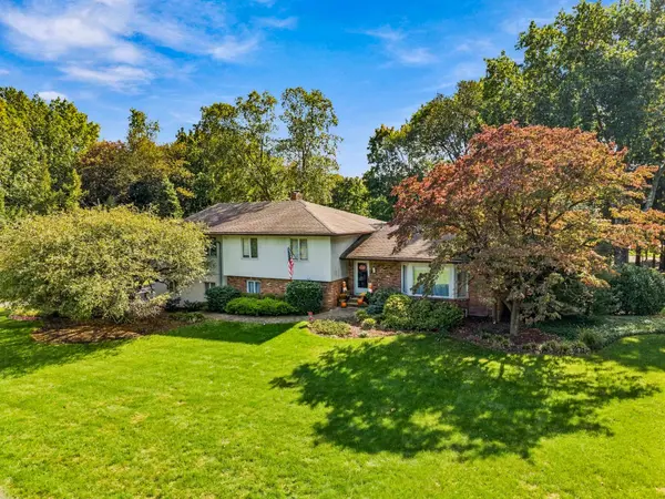 7 Saddle Brook Dr, Ho-ho-kus, NJ 07423-1315