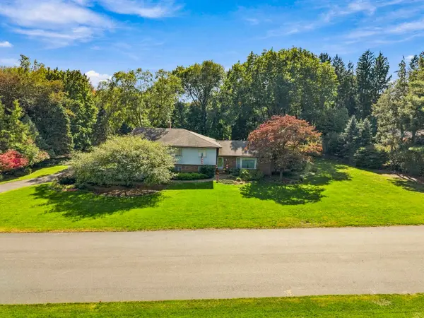 7 Saddle Brook Dr, Ho-ho-kus, NJ 07423-1315