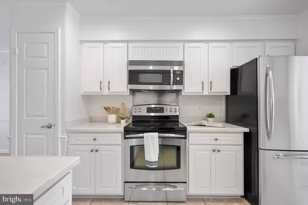 9819 BURKE POND LN, Burke, VA 22015