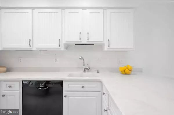 9819 BURKE POND LN, Burke, VA 22015