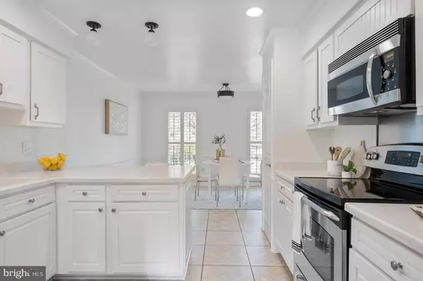 9819 BURKE POND LN, Burke, VA 22015