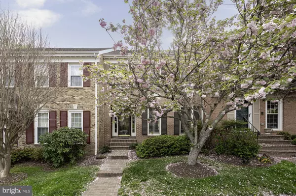 9819 BURKE POND LN, Burke, VA 22015