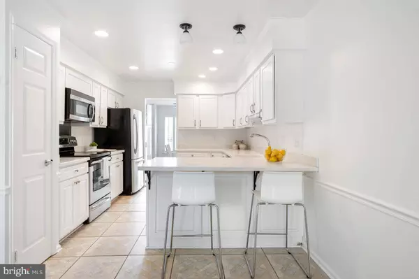 9819 BURKE POND LN, Burke, VA 22015