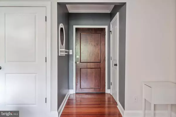 906 S WASHINGTON ST #101, Alexandria, VA 22314