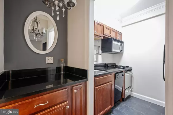 906 S WASHINGTON ST #101, Alexandria, VA 22314