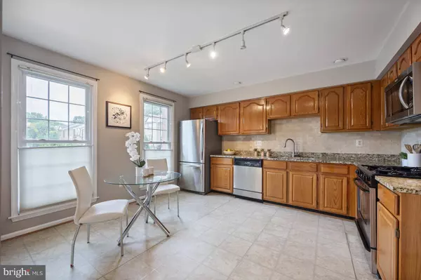 12330 FOX LAKE CT, Fairfax, VA 22033