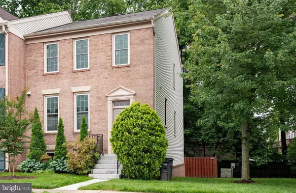 12330 FOX LAKE CT, Fairfax, VA 22033