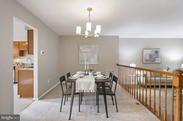 12330 FOX LAKE CT, Fairfax, VA 22033