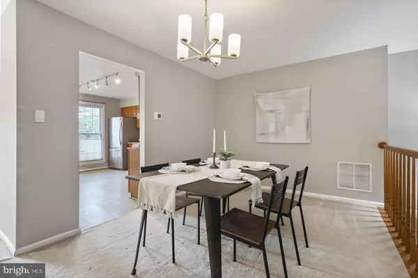 12330 FOX LAKE CT, Fairfax, VA 22033