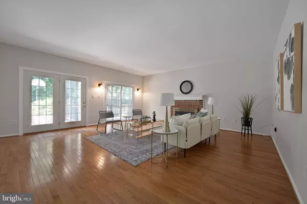 4322 GALESBURY LN, Chantilly, VA 20151