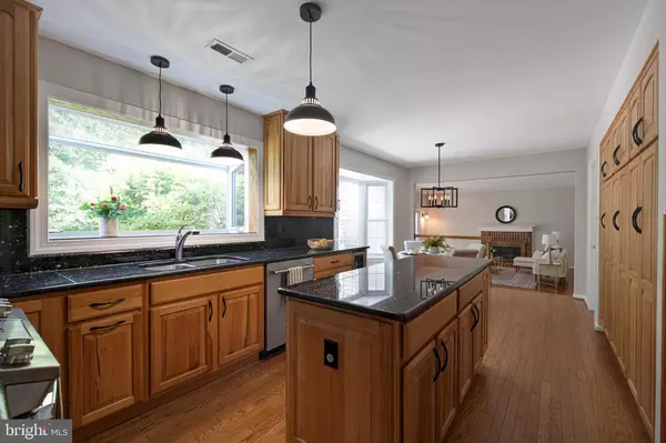 4322 GALESBURY LN, Chantilly, VA 20151