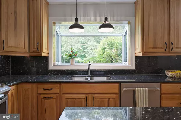 4322 GALESBURY LN, Chantilly, VA 20151