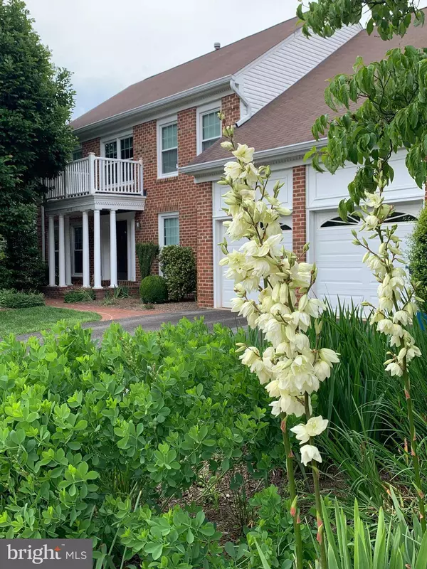 4322 GALESBURY LN, Chantilly, VA 20151