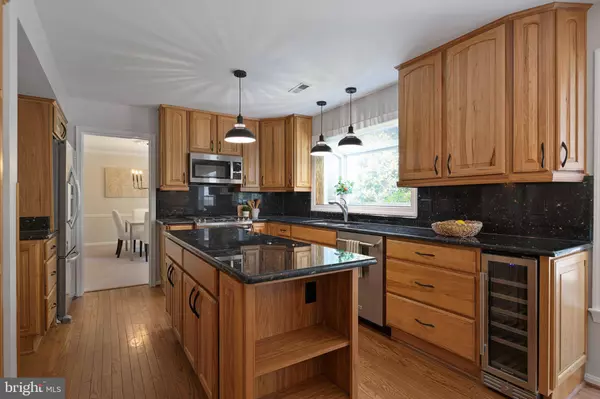 4322 GALESBURY LN, Chantilly, VA 20151