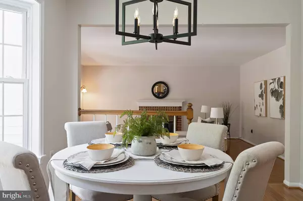 4322 GALESBURY LN, Chantilly, VA 20151