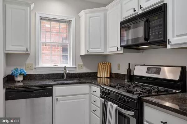 6908 FAIRFAX DR #112, Arlington, VA 22213