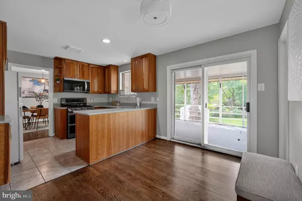 6902 ONTARIO ST, Springfield, VA 22152