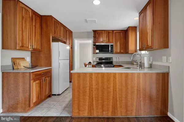 6902 ONTARIO ST, Springfield, VA 22152