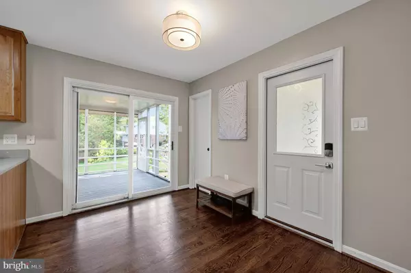 6902 ONTARIO ST, Springfield, VA 22152