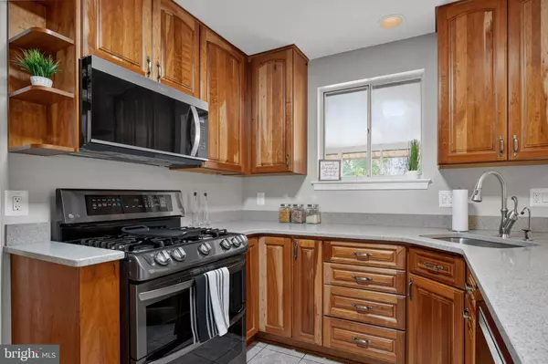 6902 ONTARIO ST, Springfield, VA 22152