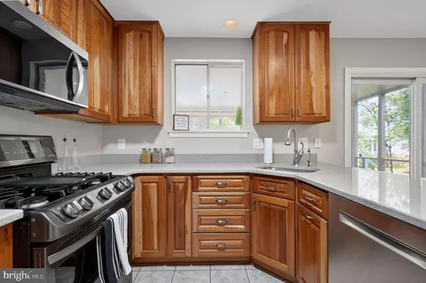 6902 ONTARIO ST, Springfield, VA 22152