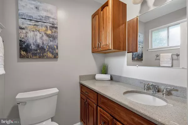 6902 ONTARIO ST, Springfield, VA 22152