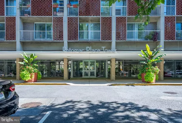 800 4TH ST SW #N312, Washington, DC 20024