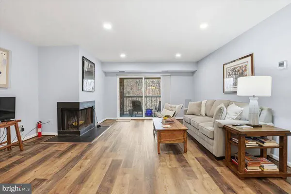 5819 COVE LANDING RD #303, Burke, VA 22015