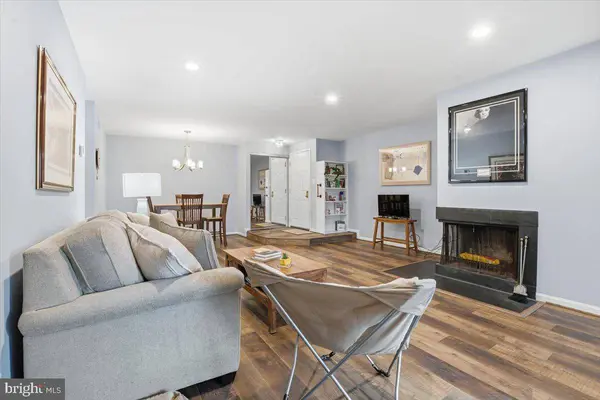 5819 COVE LANDING RD #303, Burke, VA 22015