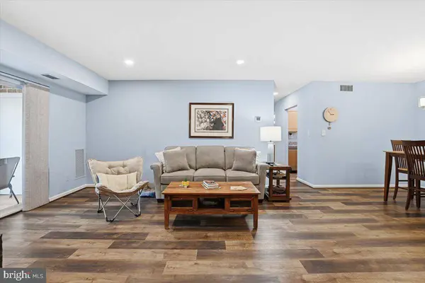 5819 COVE LANDING RD #303, Burke, VA 22015