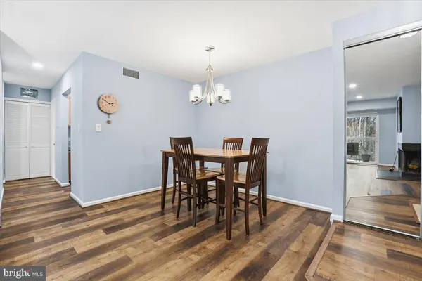 5819 COVE LANDING RD #303, Burke, VA 22015