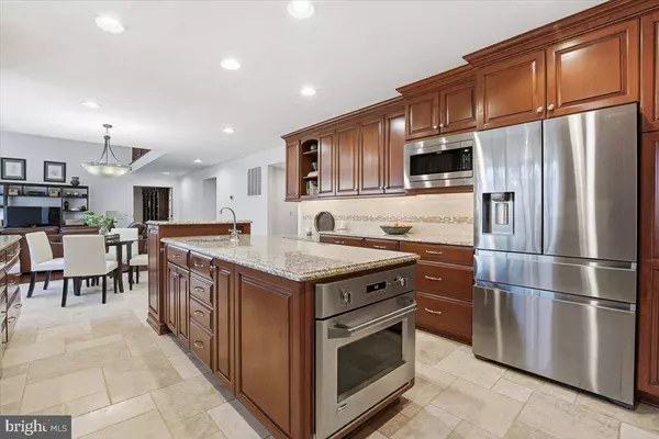 15456 WATERS CREEK DR, Centreville, VA 20120