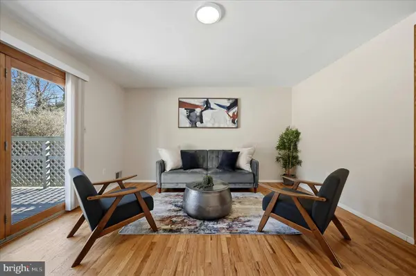 6511 CARRIAGE DR, Alexandria, VA 22310