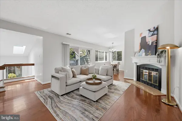 1907-B VILLARIDGE DR, Reston, VA 20191