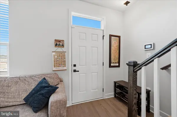 2027 TRACK CIR, Fredericksburg, VA 22401