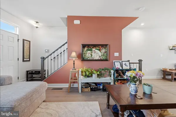 2027 TRACK CIR, Fredericksburg, VA 22401