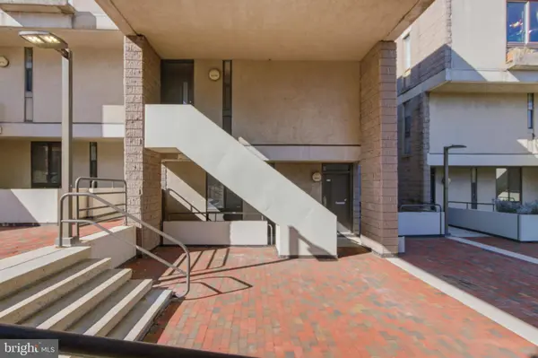 2372 NUTMEG TER, Baltimore, MD 21209