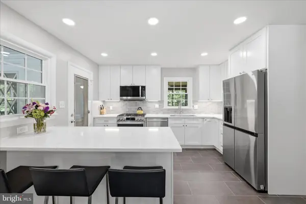 312 BROADLEAF, Vienna, VA 22180