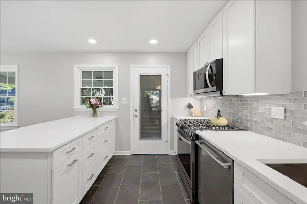 312 BROADLEAF, Vienna, VA 22180