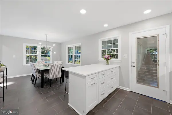 312 BROADLEAF, Vienna, VA 22180