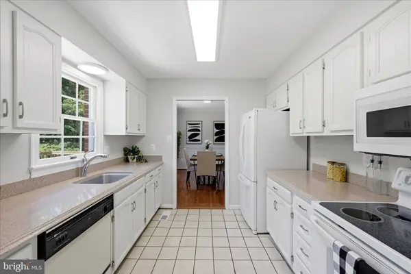 4556 LAWNVALE DR, Gainesville, VA 20155