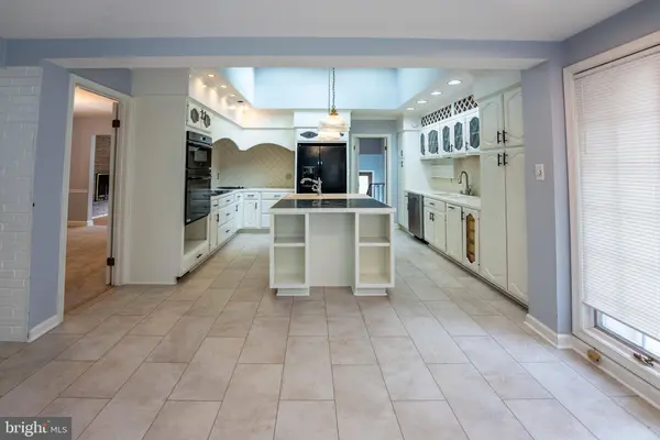 6438 WOODVILLE DR, Falls Church, VA 22044