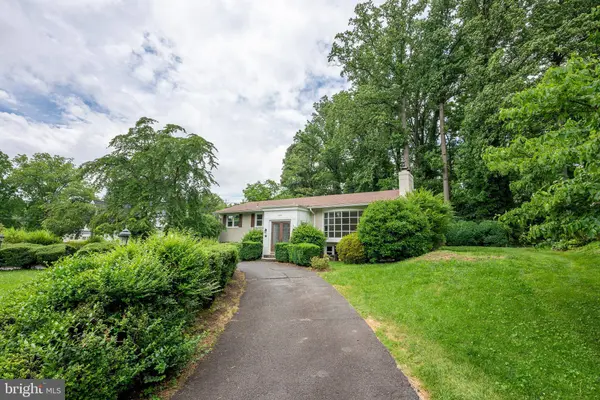 6438 WOODVILLE DR, Falls Church, VA 22044